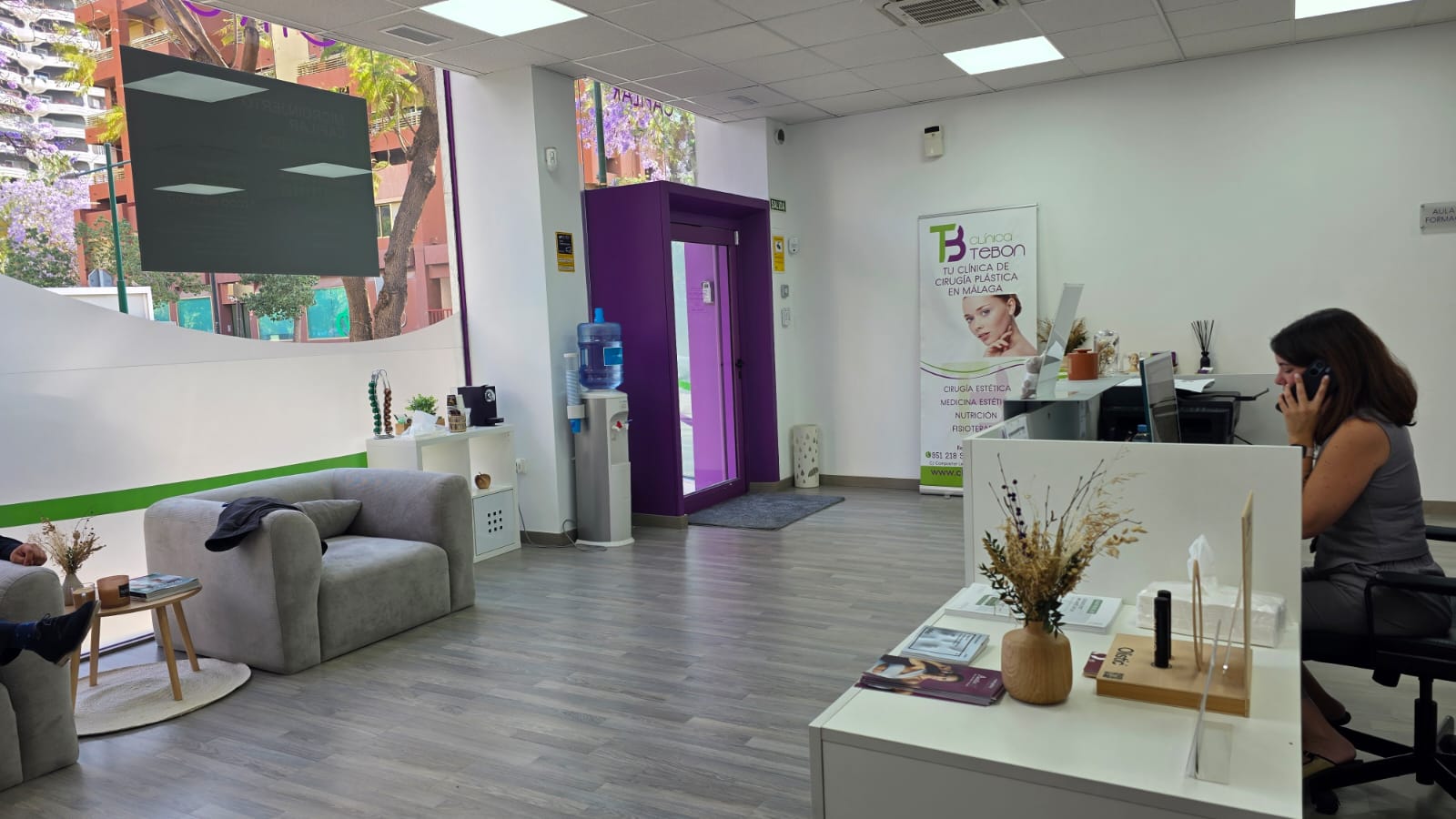 Imagen de la recepción de la clínica de urología, Andrologia Málaga.